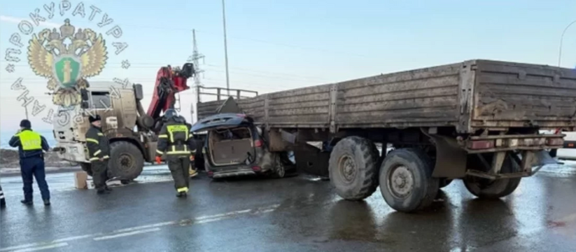 В ДТП с КамАЗом под Альметьевском умерли двое Вечером 15 марта на трассе Набережные Челны — З...