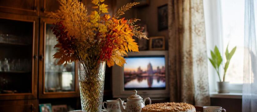 Министр труда Татарстана поздравила 90-летнюю ветерана труда из Казани Министр труда Татарстана Эльмира Зарипова поздр...